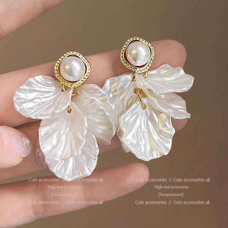 2025 Luxury Flower Shell Pearl Stud Earrings: Elegant Niche Design for Women