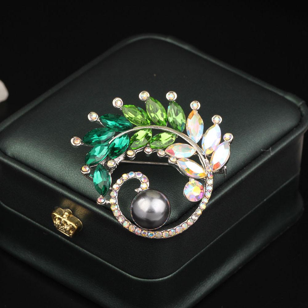 

Елегантна синя бутоньєрка для костюма: Брошка-шпилька Bauhinia Pearl проти оголення для жінок