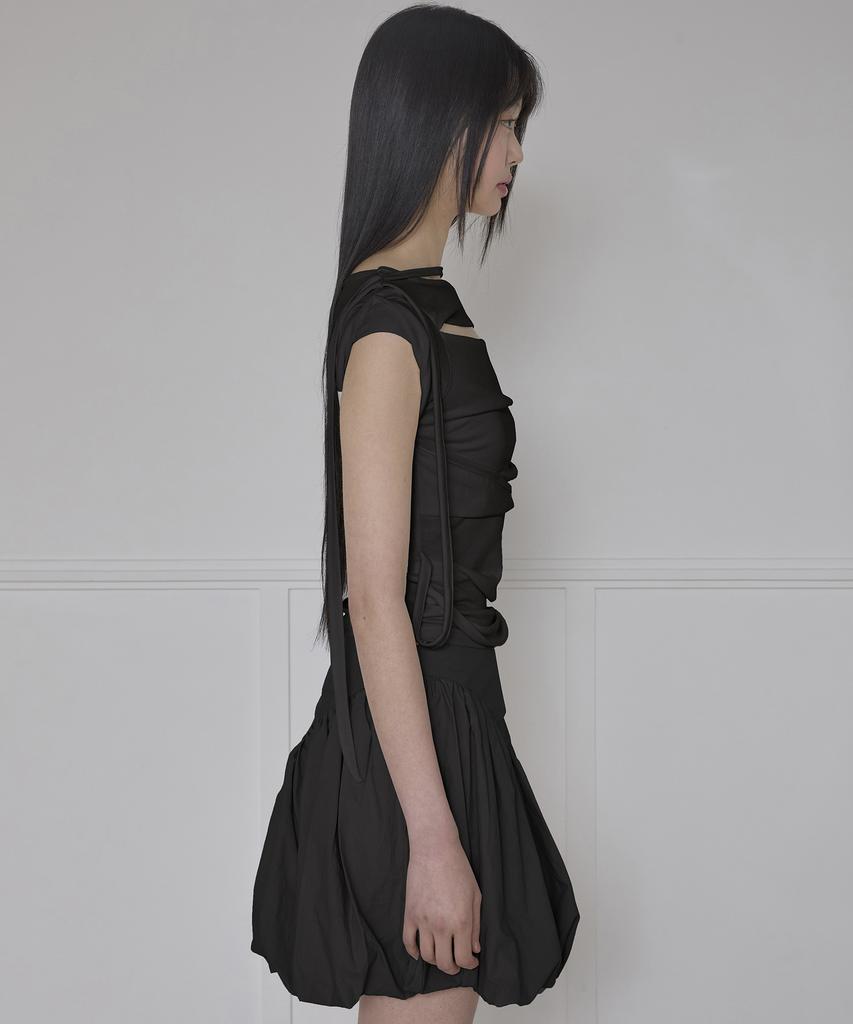 Peulleeoeob Asymmetrical Draped Strap Roll-Up T-Shirt (Fl-170_Black)