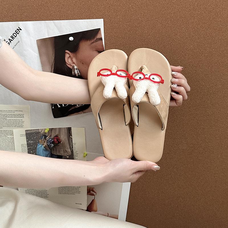 

Мультяшные милые куклы толстоподошвенные крутые тапочки женские новые летние супер огонь повседневные удобные на плоской подошве крутые тапочки 40 бежевый