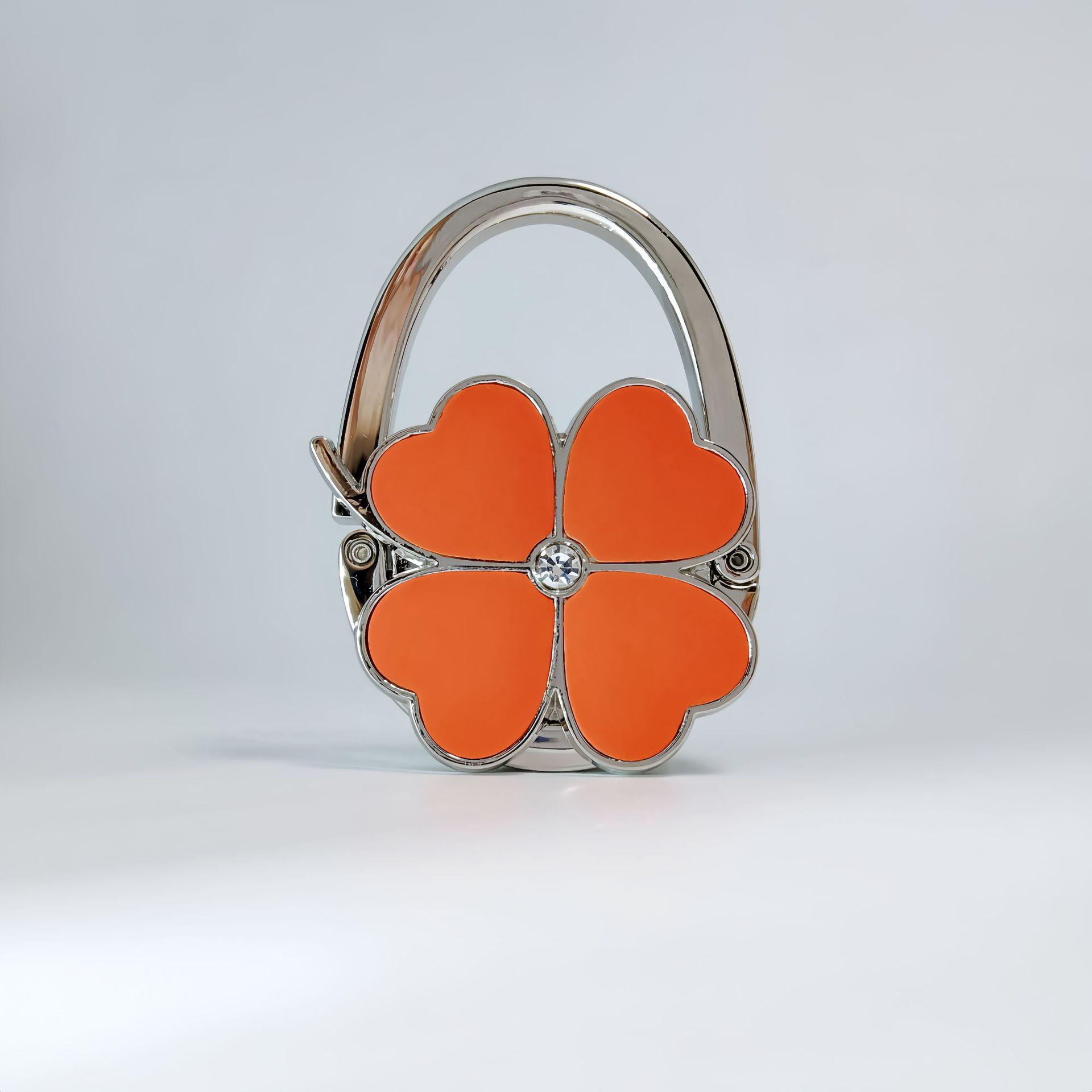 

Шкіряний гачок для сумки у вигляді конюшини однотонного кольору