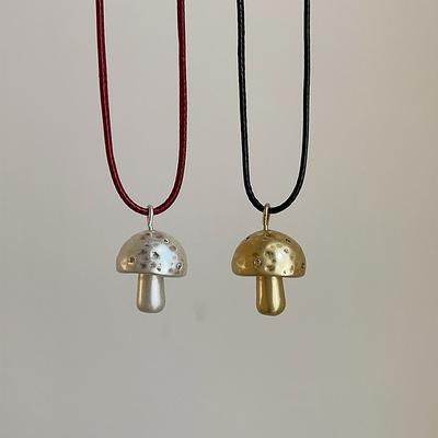 Nische High-End Mattes Metall Pilz Anhänger Zug Halskette Damen Niedlich Exquisit Vielseitig Halskette Pulloverkette