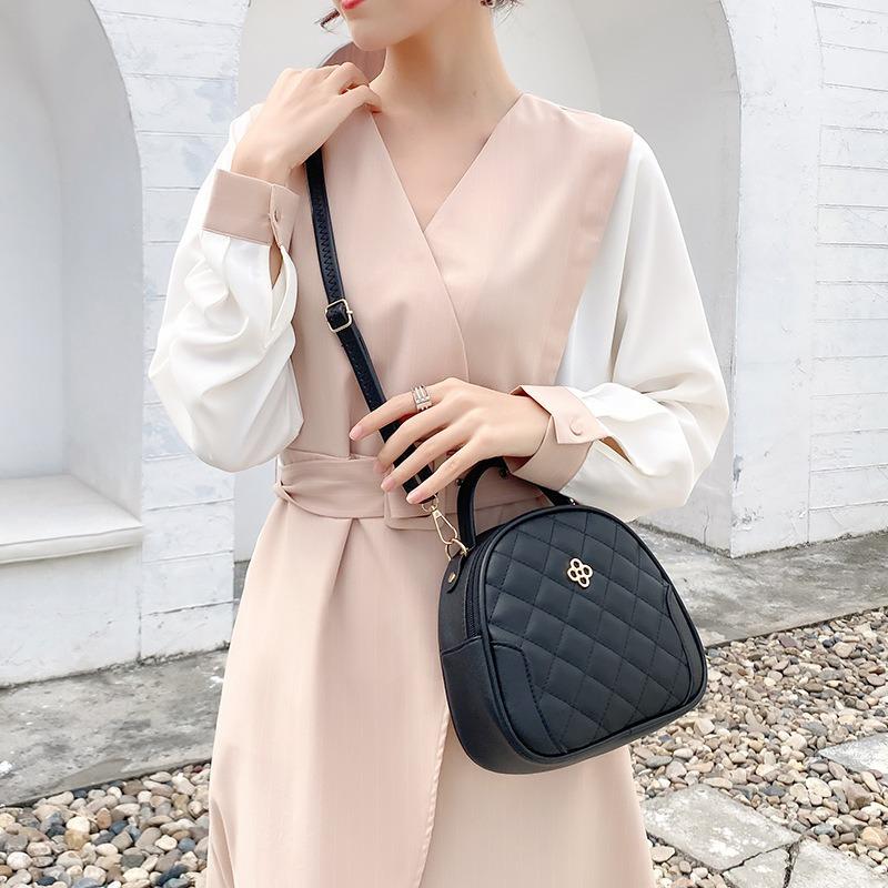 A women's rhombus portable shell bag autumn and winter personalized color scheme single shoulder oblique span change bag