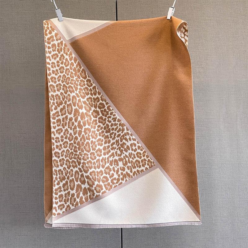Autumn New Fashion Leopard Print Contrasting Scarf Women's Thickened Warm Scarf Dual-purpose Multi-functional Versatile Decorative Shawl