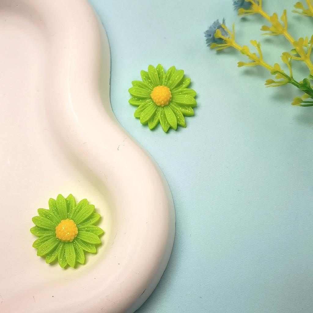 100Pcs Flatback Resin Daisy Flowers Craft Cabochons for Jewelry Making Scrapbooking Embellishments Sunflower Resin Slime Charms