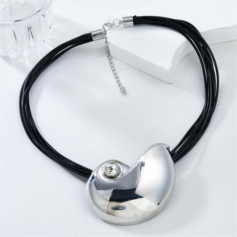 Trendy Metal Conch Pendant Necklace with PU Leather Rope Chain Adjustable Neckchain for Women Girls Fashion Jewelry