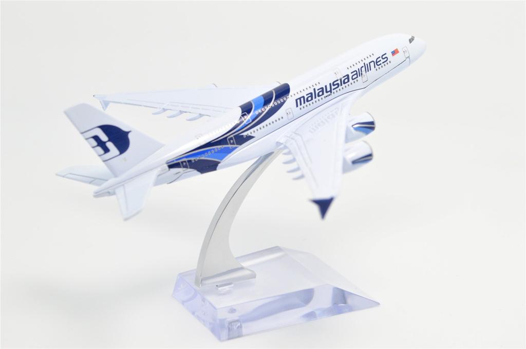 TANG DYNASTY 16cm Malaysia Airlines Airbus A380 Alloy Airplane Model Toy 1/400