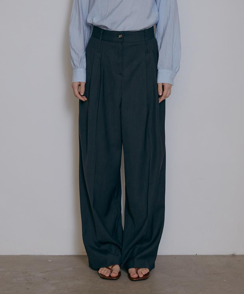 ODER Belted Two-Pintuck Slacks - Charcoal