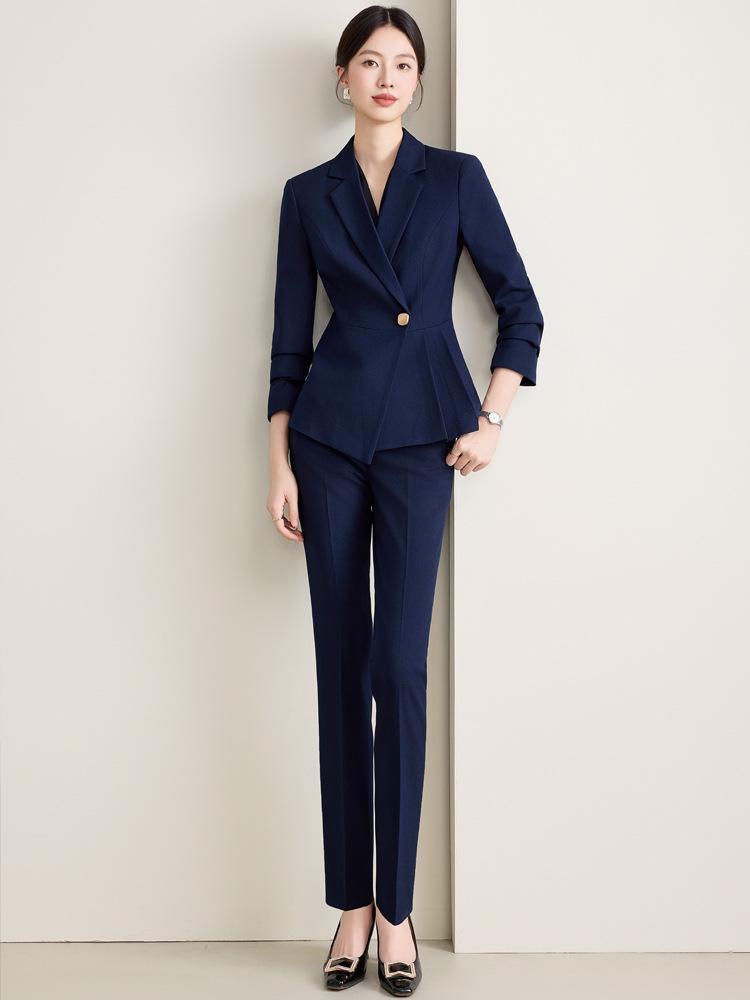 Elegant Black Long-Sleeve Professional Women's Suit Jacket for Beauty Salons