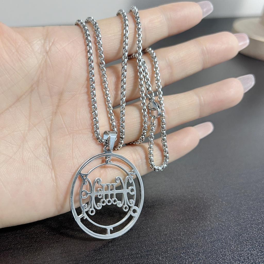 A Stainless Steel Grand Duke Salos Seal Pendant Fashion Pendant Necklace Accessories Creative Gift,