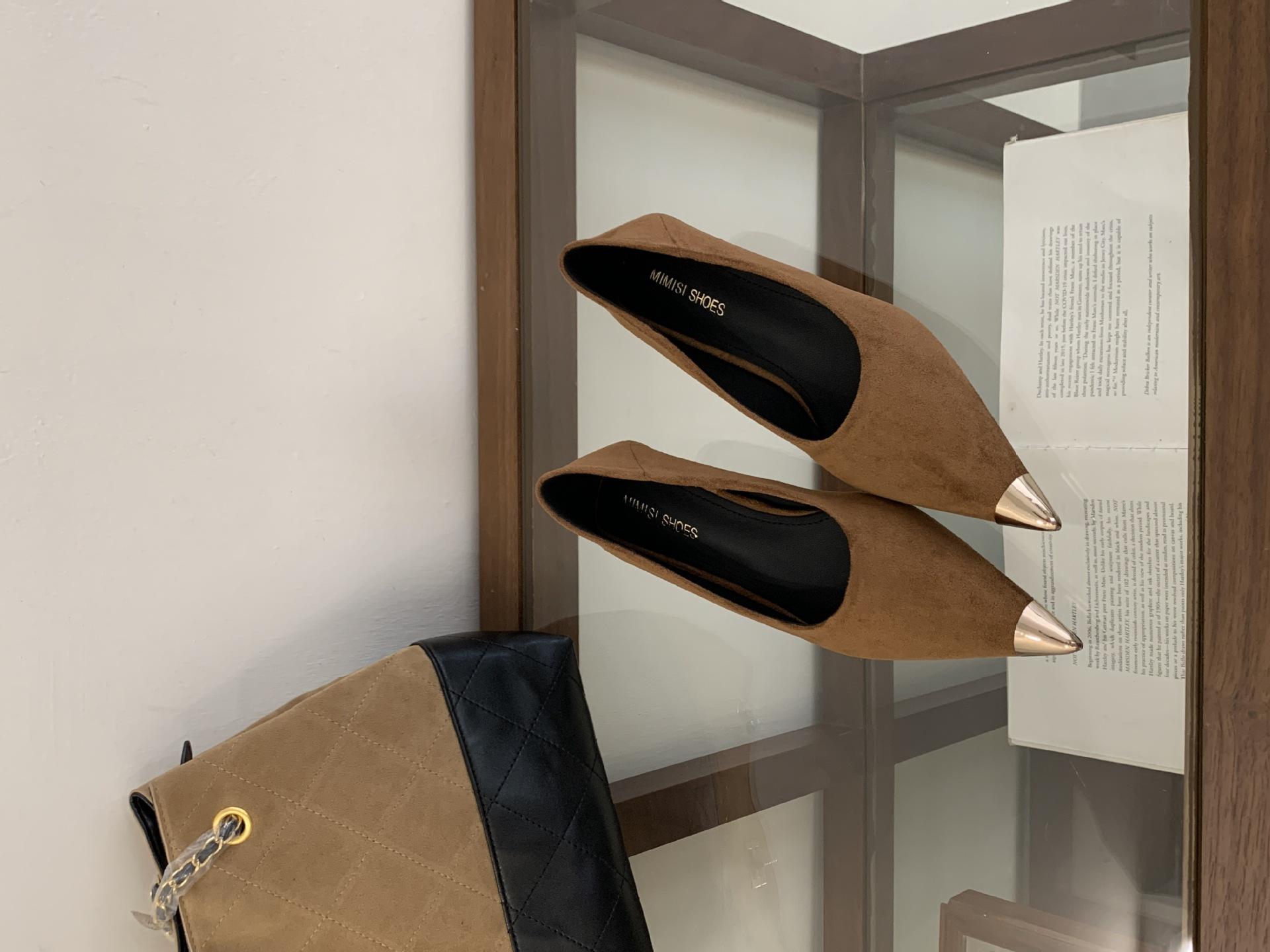 

French pointed metal head high heels women s 2025 new suede thick heels, thin temperament single shoes 39 светло-коричневого