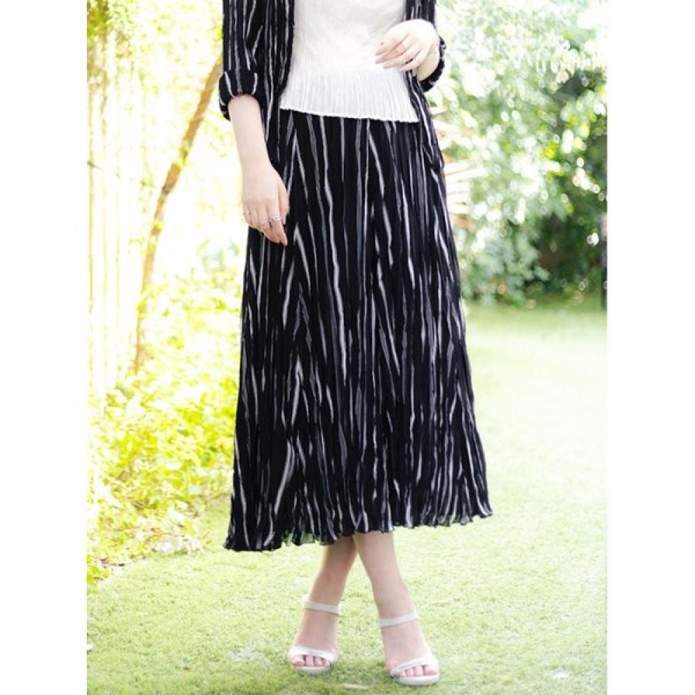 Specchio Long Skirt With Wrinkle Pattern 451 246
