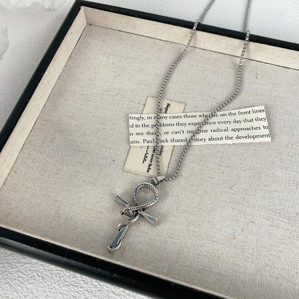 Retro snake-shaped cross pendant necklace, European and American fashion long collarbone chain, niche personalized design item