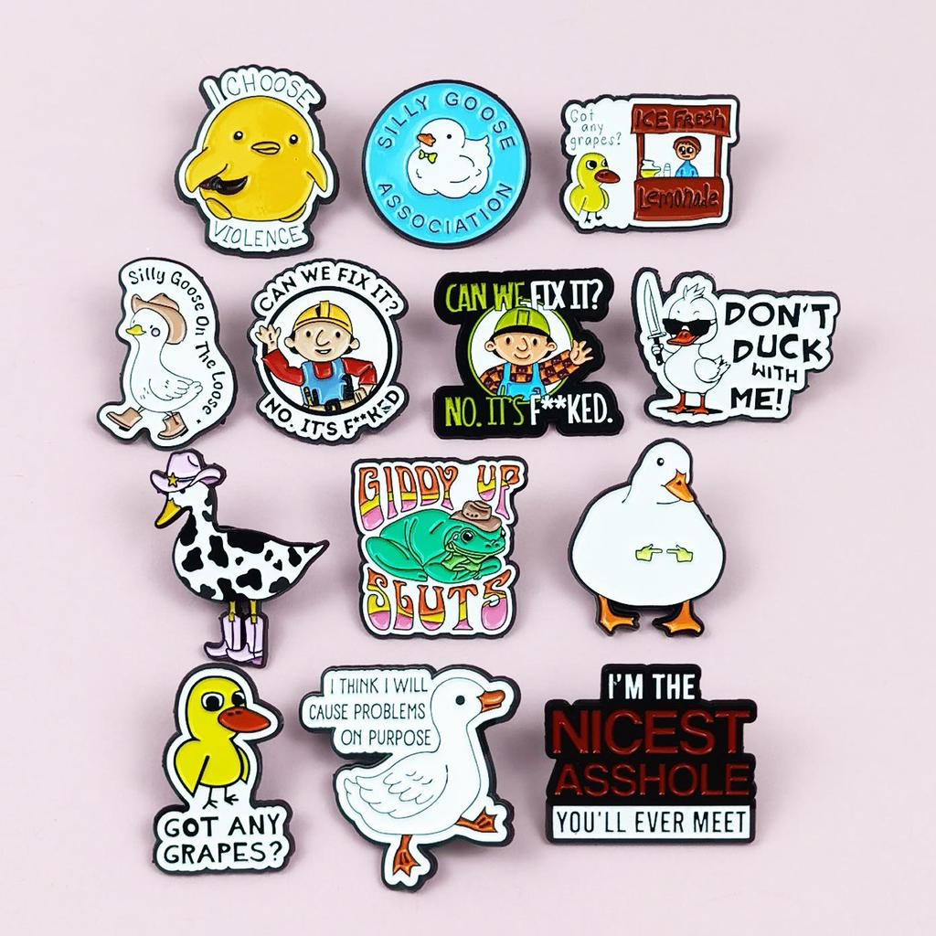 Cartoon Animals Brooch Set: Cute Duck & Frog Alloy Pins, English-Inspired Decorative Accessory