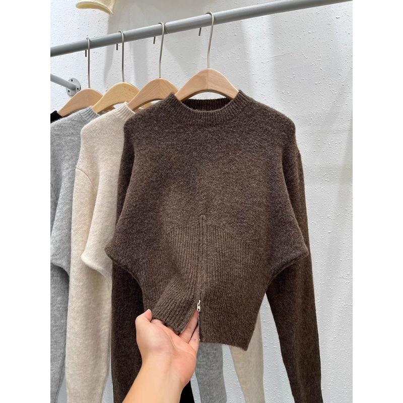 A New Design of A Stylish Round-neck Sweater for Women in Early Autumn, with A Semi-zipper Hem and A Cinched Waist