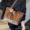 Large-capacity retro bag women's autumn and winter 2025 new versatile simple shoulder bag popular commuter tote bag this year