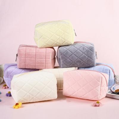 Plush Makeup Bag Cute Large Capacity Women Easy To Carry Portable Spacious with Metal Zipper Cosmetic Organizer
