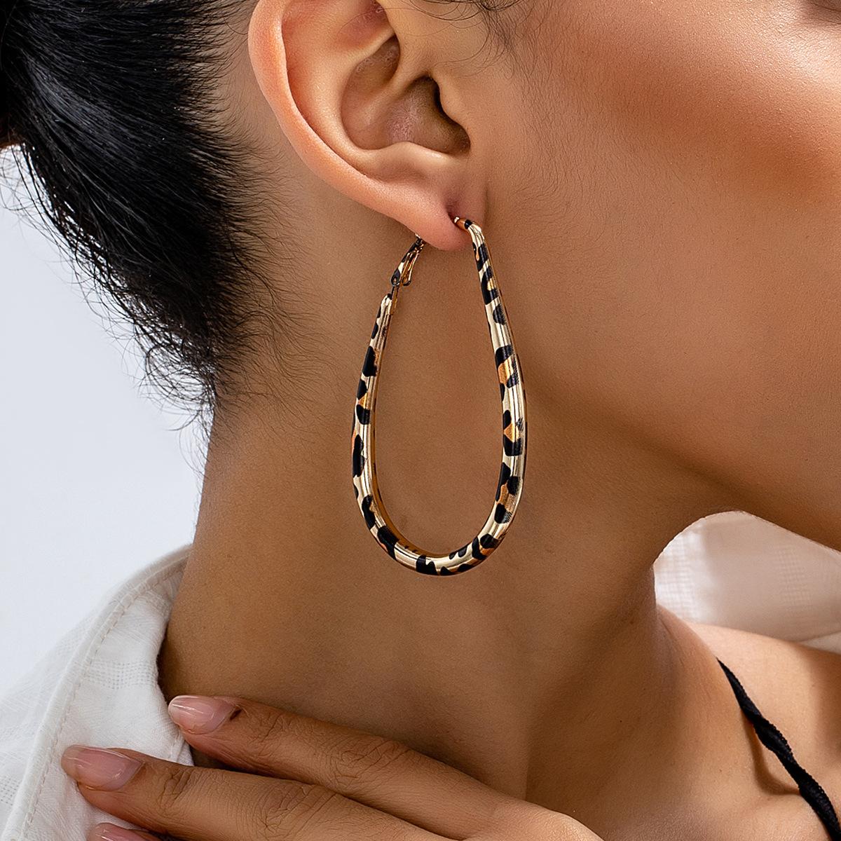 

Модные и преувеличенные ретро серьги с геометрическими серьгами-кольцами One Size коричневый