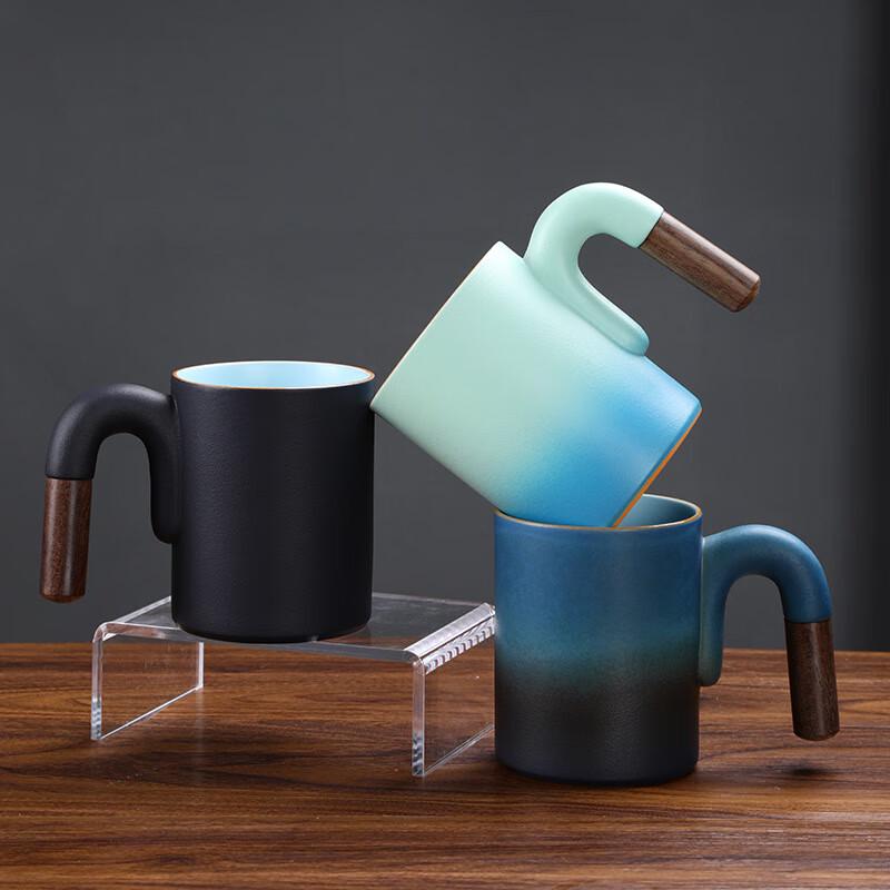 Fēnggētú 450ml Gradient Ceramic Coffee Mug with Wooden Handle