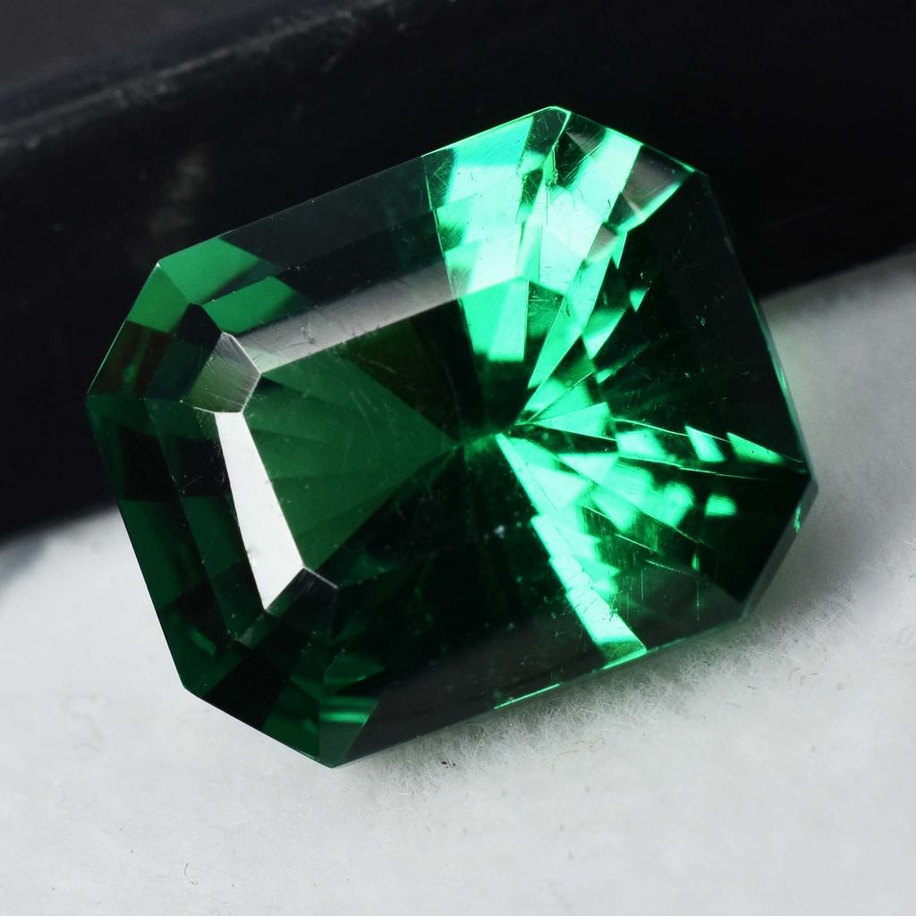10.50 Ct Natural Garnet TOP QUALITY Emerald Cut Green Loose Gemstone
