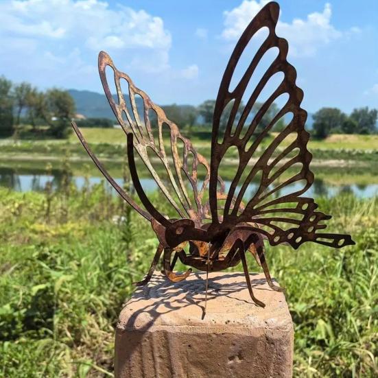 Rusty Butterfly Garden Ornament, Hollow Out Butterfly Silhouette Lawn Decoration, Butterfly Yard Statues Pathway Signs for Outside Patio Yard Lawn