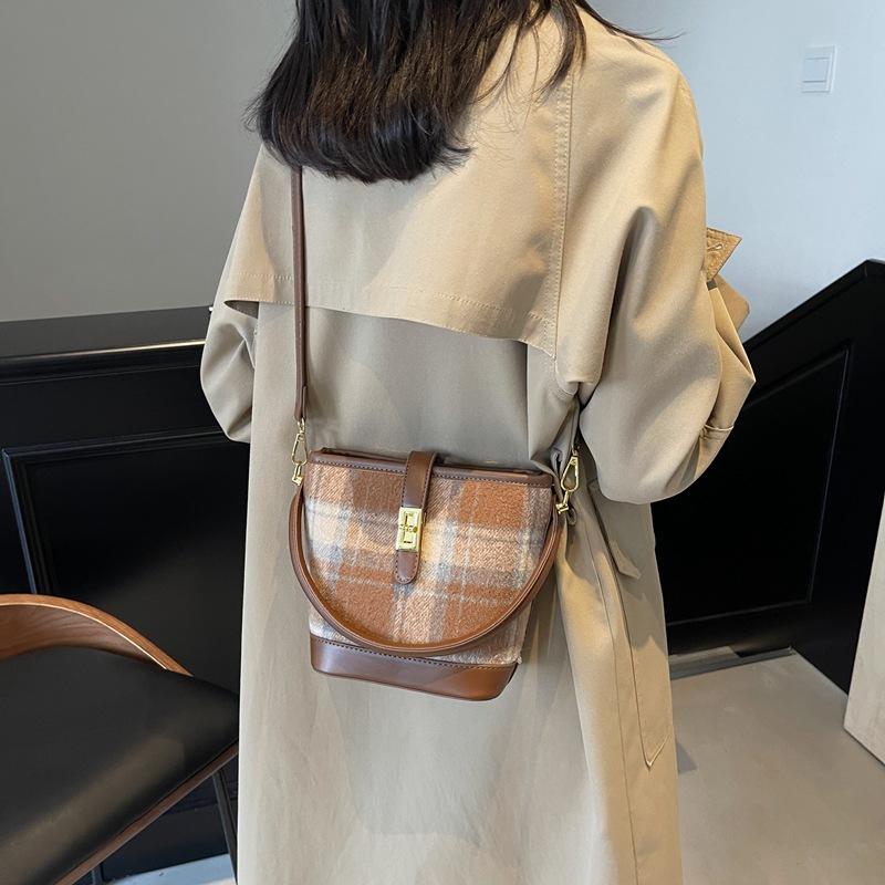 Leopard Print Premium Sense Bucket Bag Women's 2025 Autumn and Winter New Retro Casual Messenger Bag Fashionable Versatile Shoulder Women's Bag