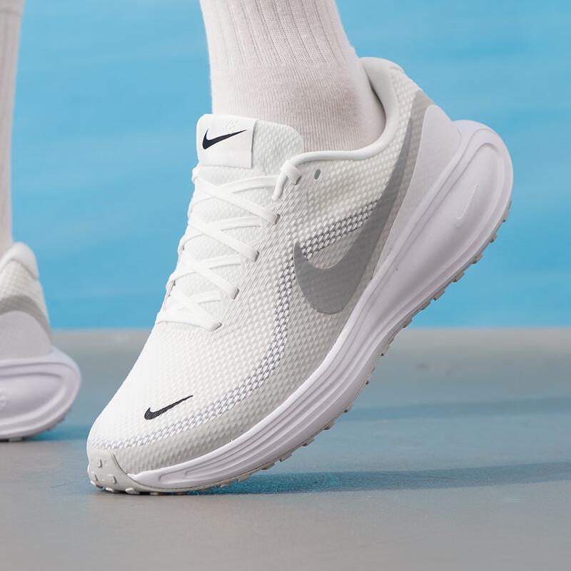 Nike Men s All-Season Running Shoes US 10