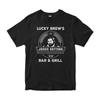 T-shirt What We Do in the Shadows Jackie Daytona Lucky Brews, Taglie da Uomo e da Donna (WWD-102011)