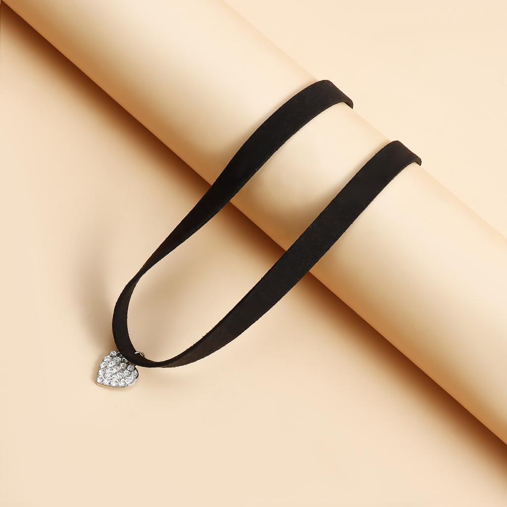 Heart Pendant Punk Tapered Rivet Collarbone Chain Necklace Y2k Girl Jewelry Accessories