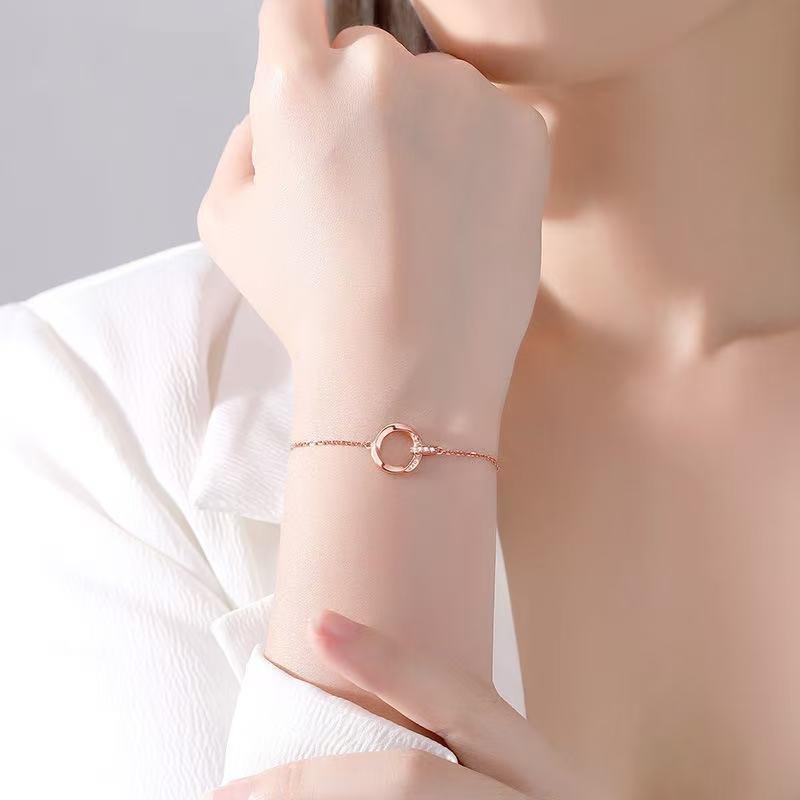 

Женский браслет Кольцо Мёбиуса Легкая Роскошь Высококлассный Нишевый Дизайн Двойное Кольцо Безграничная Любовь Подарить Подруге Подарок на День Рождения