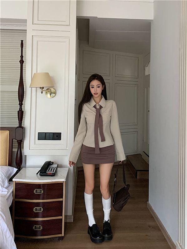 Women's Chic Polo Collar Long-Sleeve Shirt: Autumn/Winter Slim-Fit with Sweet & Spicy Design