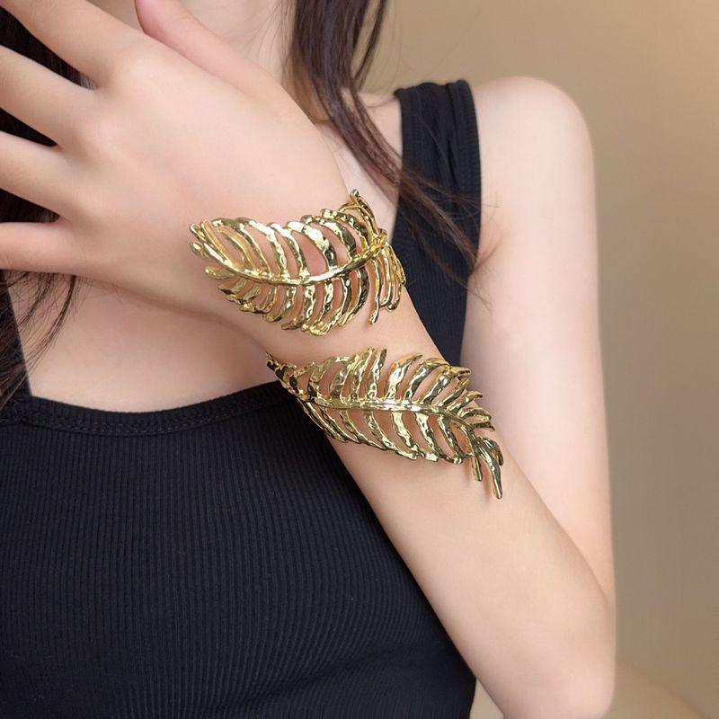 European and American Liquid Simple Luxury Smart Leaves Winding Elegant Bracelet Opening Exaggerated Metal Leaves Wrist Ring Women