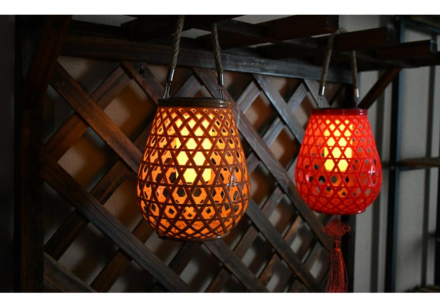 Chinese-Style Solar USB Charging Courtyard Lantern: Outdoor Rattan Atmosphere Lamp, Floor-Standing or Handheld for Balcony and Garden.