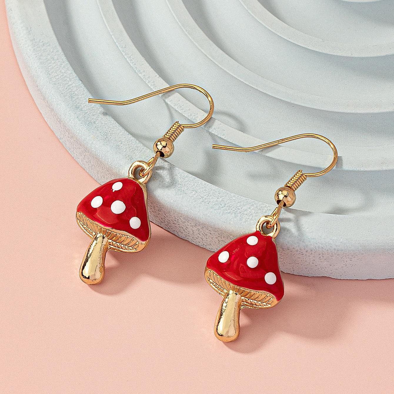 

Модные серьги-подвески для женщин красный