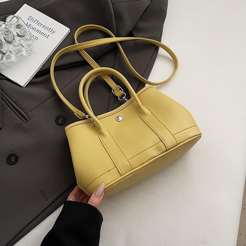 Casual hand bucket bag women's 2025 new fashion versatile shoulder bag high-end messenger women's bag