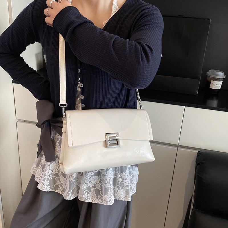 IELGY Ladies Retro Casual Small Square Oil Wax Leather Messenger Bag