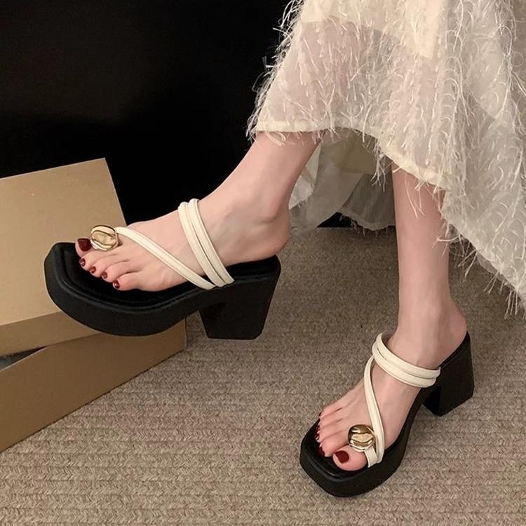 French Beautiful Cool Slippers Women's Wear 2025 New Summer High-heeled High-heeled Thick-soled Toe Slippers