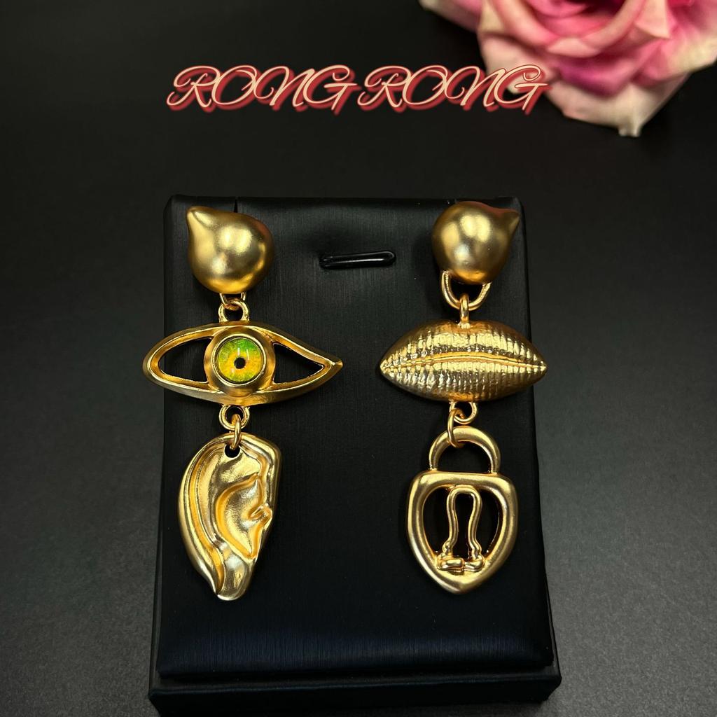 European, American and Western Xiapa, devil's eye, ears, mouth, facial features, expression asymmetry, earrings, medieval vintage earrings
