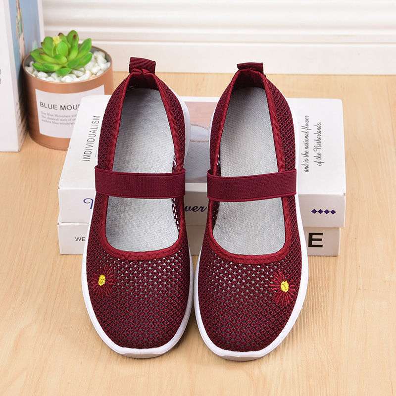 

Летние сандалии женские слово с обувью из старой северной ткани маленькие ромашки повседневные сетчатые туфли дышащие мягкая подошва для женщин среднего и пожилого возраста обувь для мамы 41