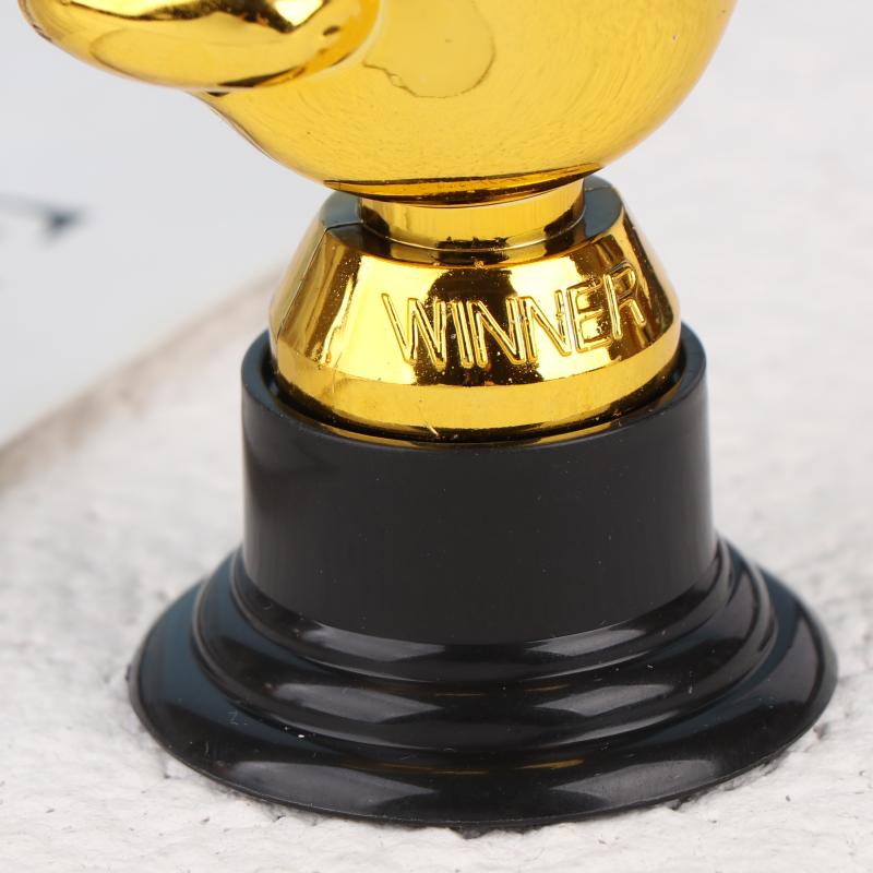 1 Styck Mini Segertroféer Prisutdelningar Tummen Upp Trofé Plast Guldtroféer Uppmuntran För Hem Skrivbordsdekor