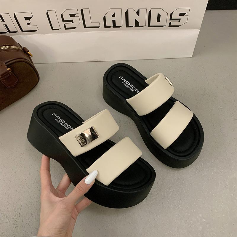 

Muffin thick bottom cool slippers women summer wear 2025 new beautiful Internet celebrity beach fairy wind fashion drag 40 бежевый