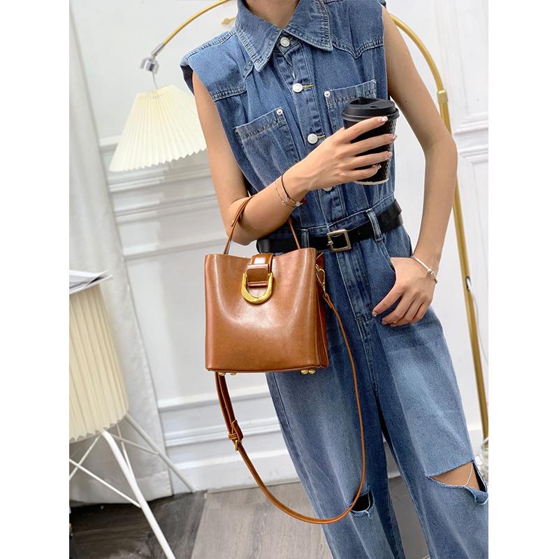 100% Genuine Leather Women's Bucket Bag New Fashion Large Capacity Commuter Handbag Shoulder Crossbody Bag for Women