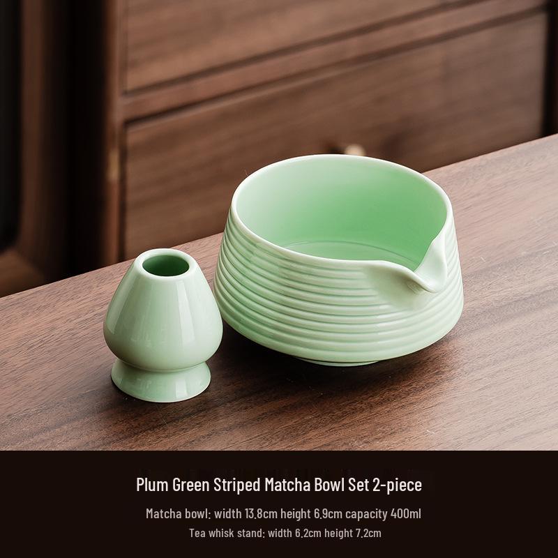 Ręcznie robiona duża japońska ceramiczna miseczka do matchy i zestaw trzepaczki