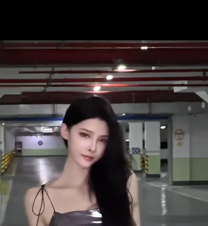 2026 Sommer-Herbst Glänzendes Silber Trägerloses Bodycon-Kleid - Sexy Spaghettiträger für Trendige Weibliche Streamer