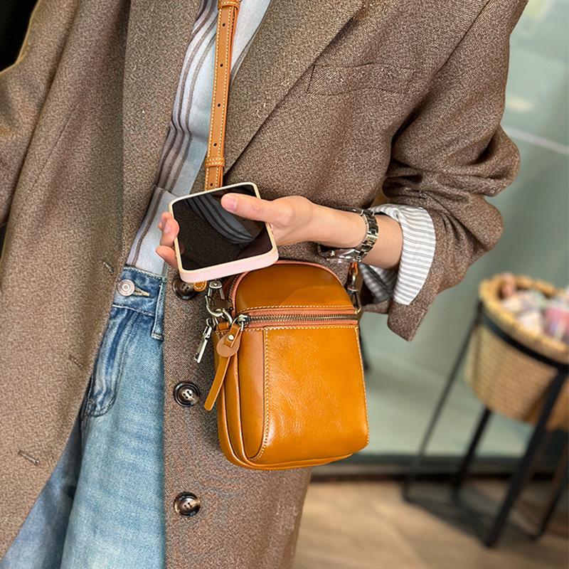 2026 Spring/Summer Women's Genuine Leather Mini Crossbody Bag - Versatile Retro Phone Bag
