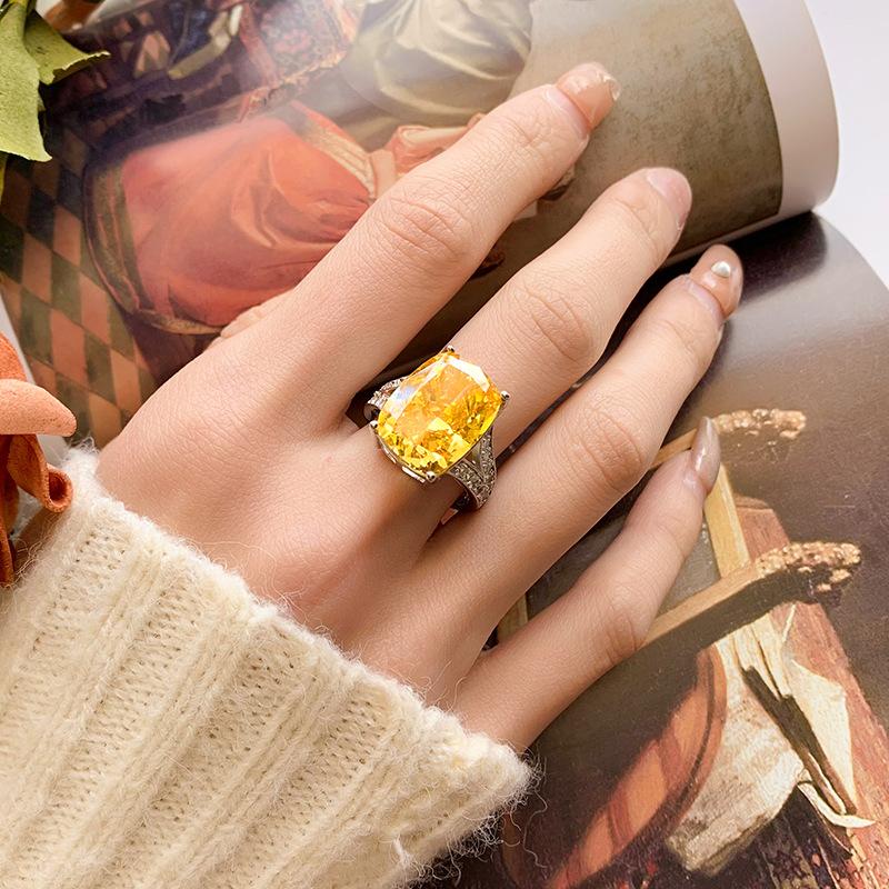 Jewelry Copper Bottom Gold-Plated High Carbon Diamond Ice Flower Square Diamond Copper Setting Temperament Retro Ring Women 12 * 16