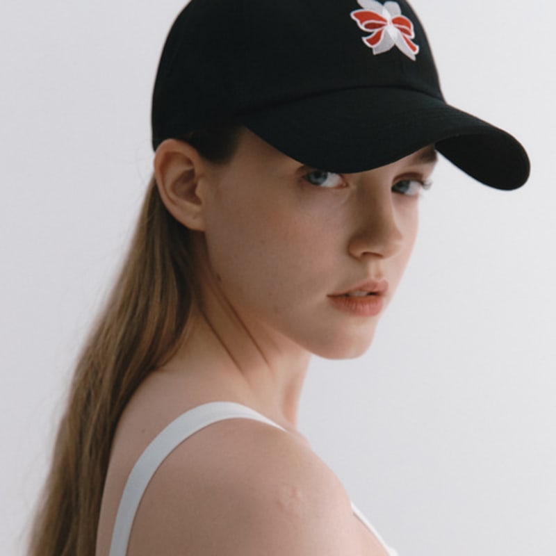 

SALTYFLOWER Red Ribbon Embroidered Signature Cap Black FREE