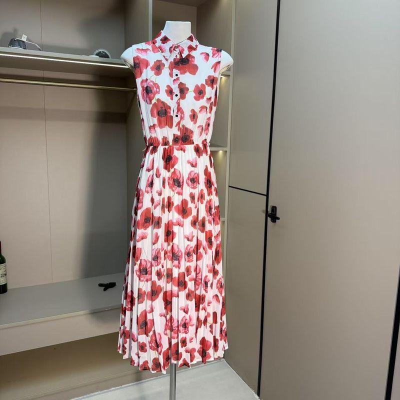 

Women s Spring-Colored Chiffon with Painted Flowers Is Mostly Print Long Dress Red Print 42