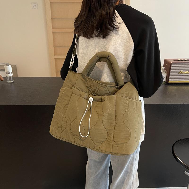 

2025 Новая женская стеганая дорожная сумка для работы Большая легкая дорожная сумка Ремешок 40*16*32 зелёный