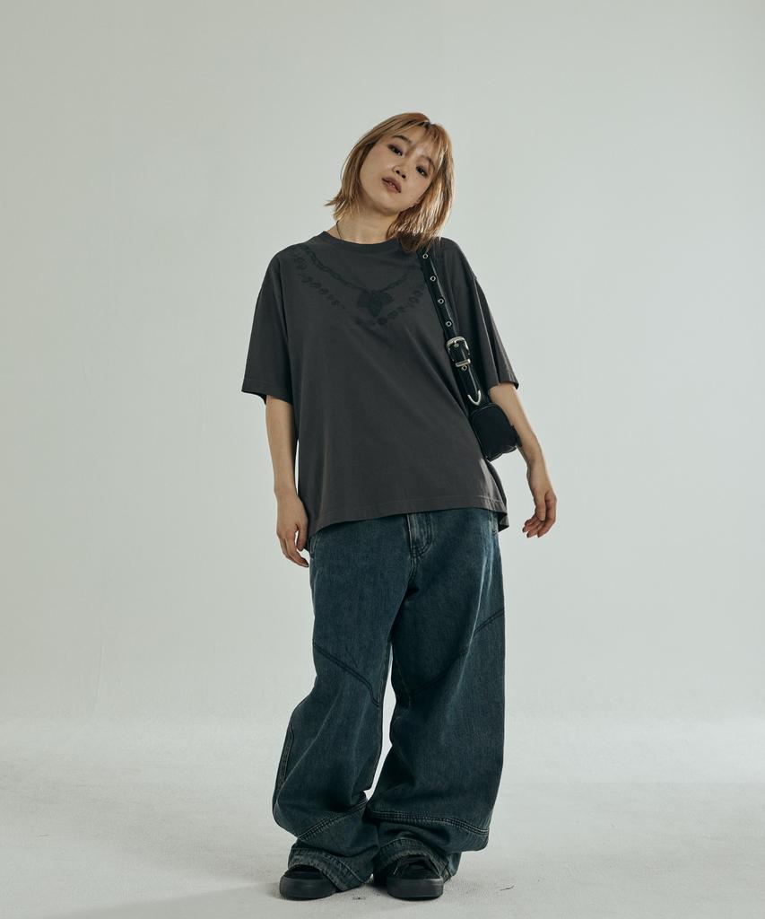 VONVAT Necklace Graphic Crop Short Sleeve Tee (Charcoal)
